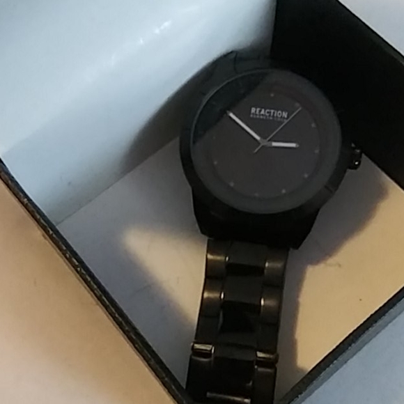 Reaction Kenneth Cole Watch - Picture 3 of 4